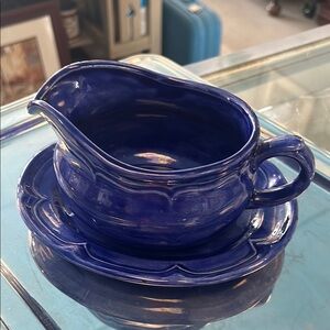 Elegant Blue Ceramic Gravy Boat with Saucer‎